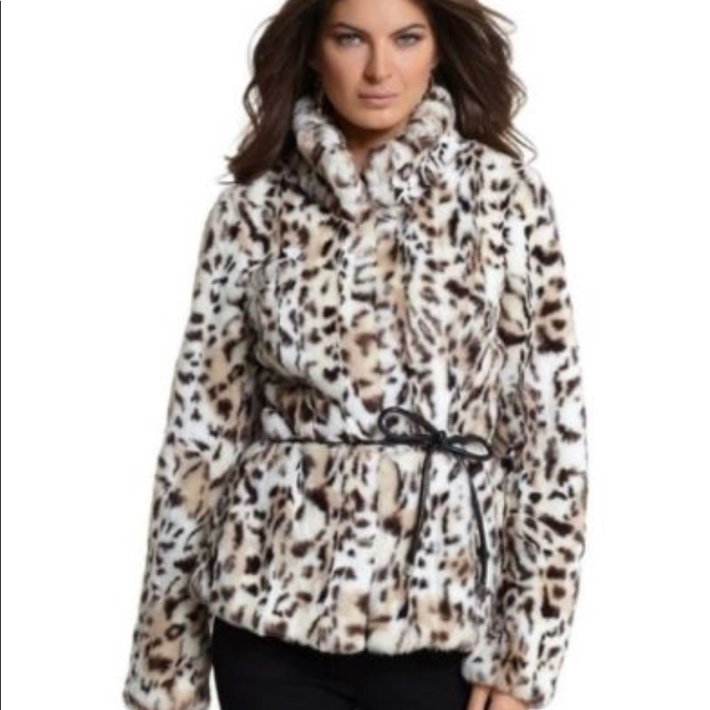 💕sold💕White House Black Market Faux Fur Coat - Picture 3 of 8